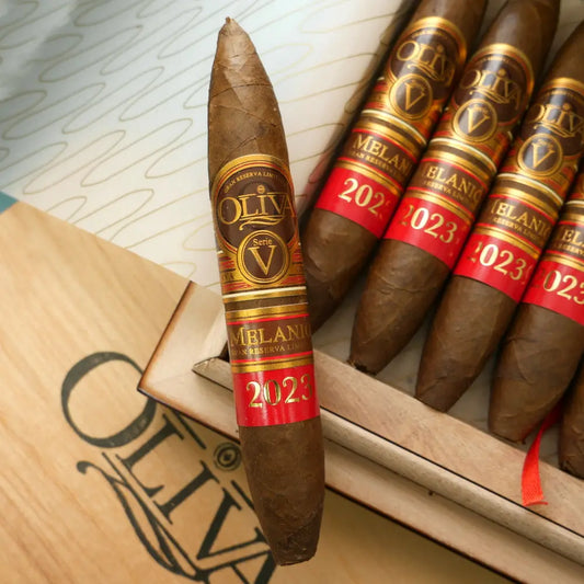 Oliva-Serie-V-Melanio-Edicion-Ano-2023-Figurino The Cigar Bank