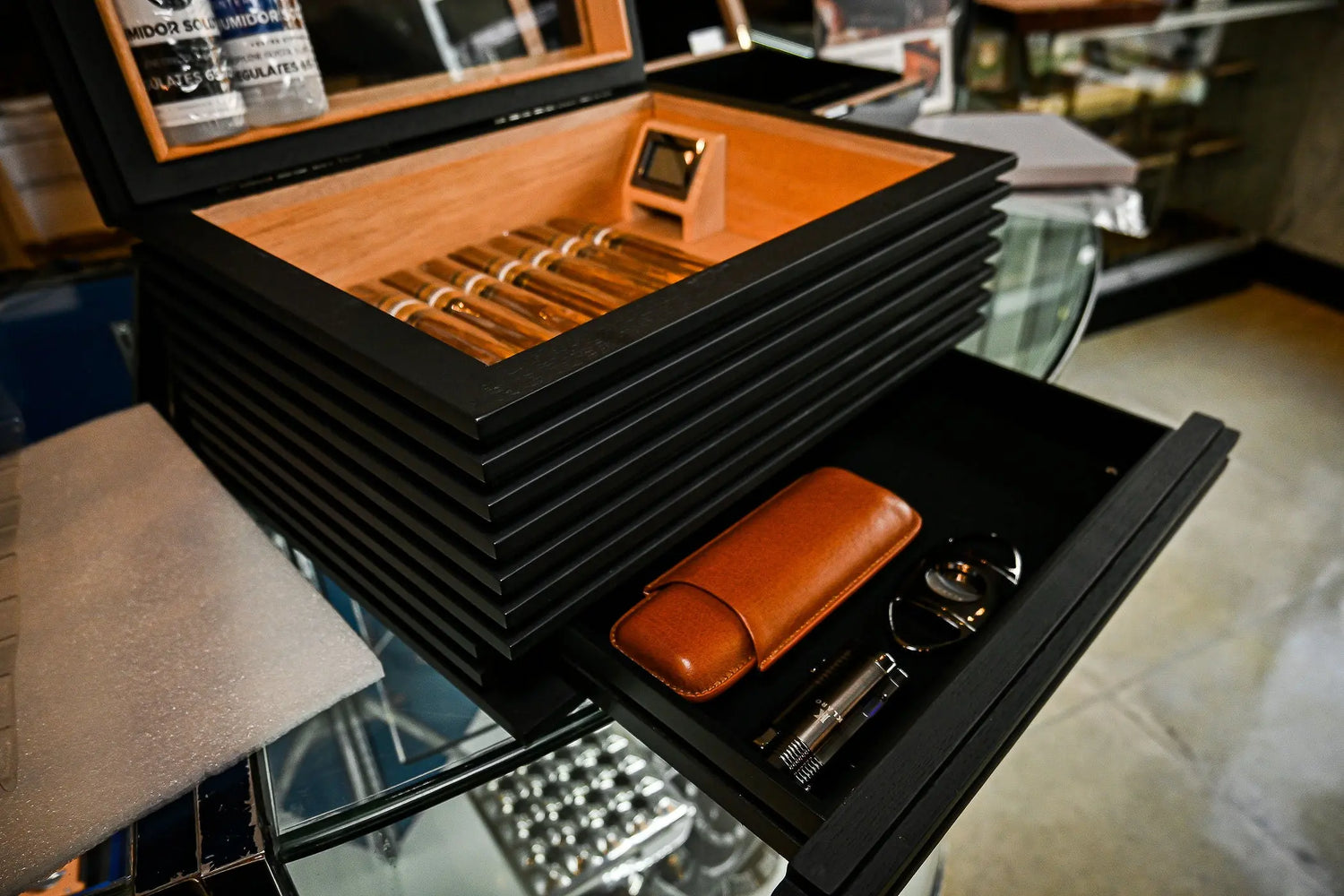 TRAVEL CASES / HUMIDORS